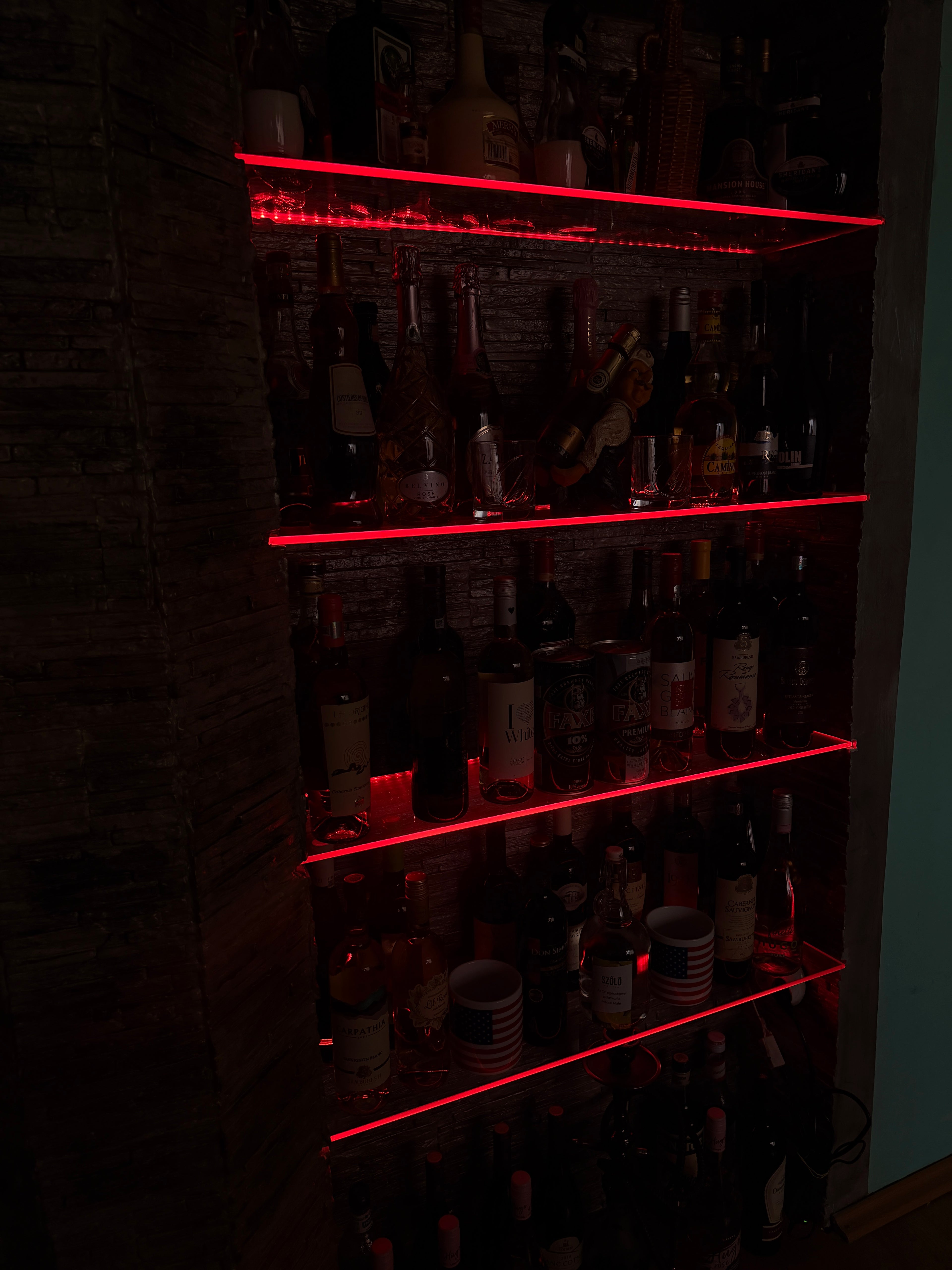 Bandă LED RGB 5 metri cu telecomandă – iluminare ambientală pentru cameră, birou, TV, gaming