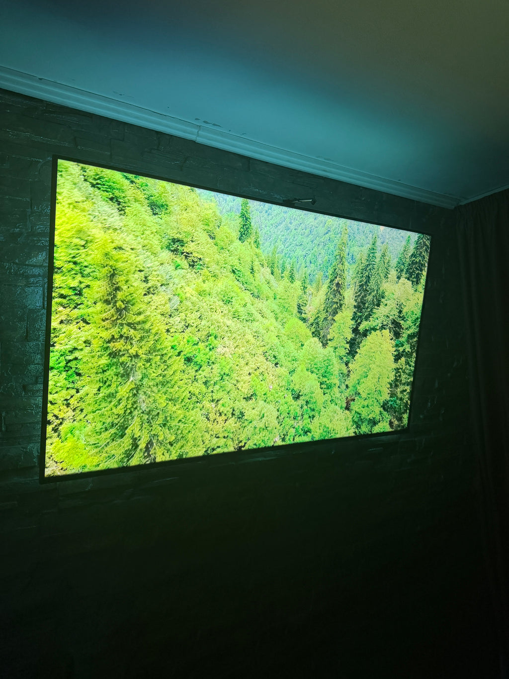 Bandă LED Smart pentru TV cu Cameră, Sincronizare Culori cu Ecranul