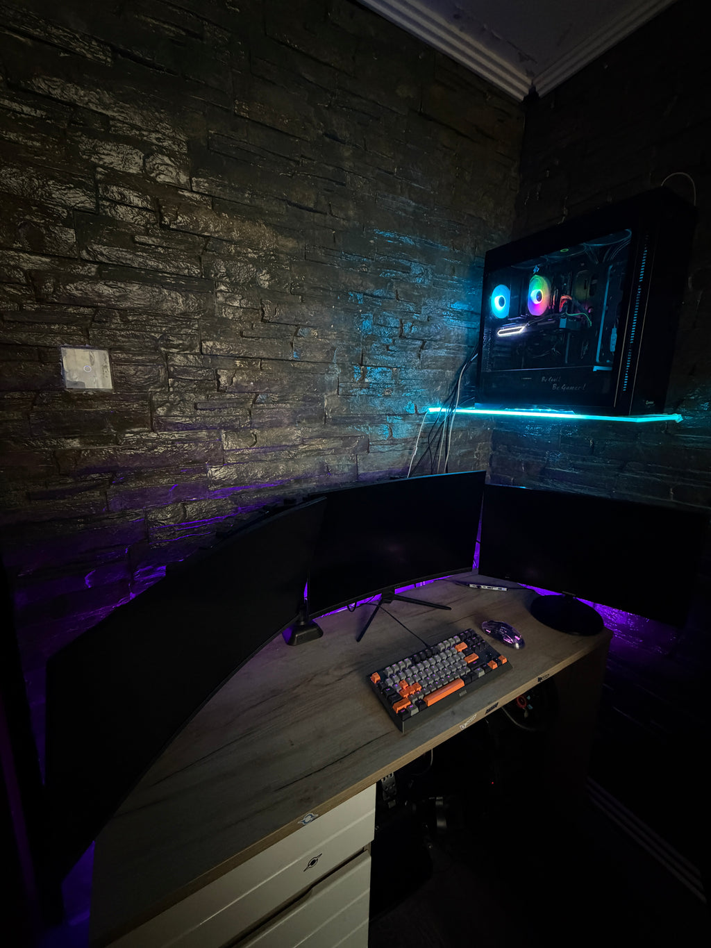 Bandă LED RGB 5 metri cu telecomandă – iluminare ambientală pentru cameră, birou, TV, gaming