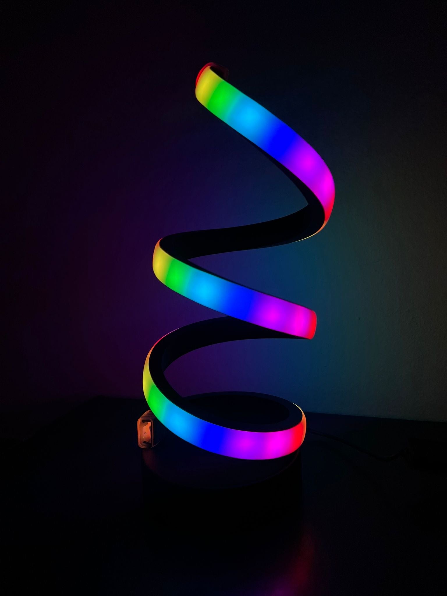 Lampă LED Smart RGB Spirală – Design Modern