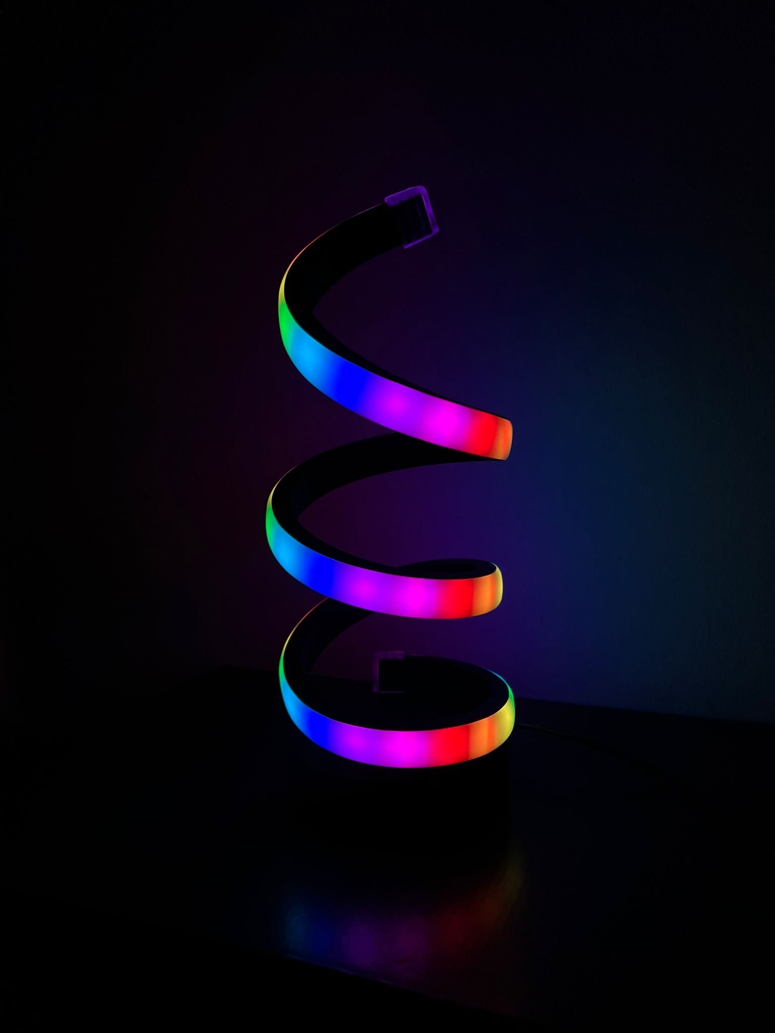 Lampă LED Smart RGB Spirală – Design Modern