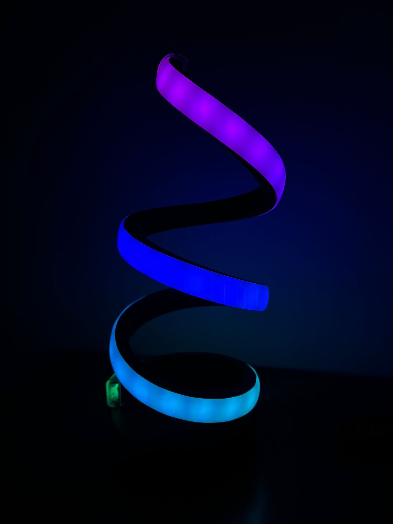 Lampă LED Smart RGB Spirală – Design Modern