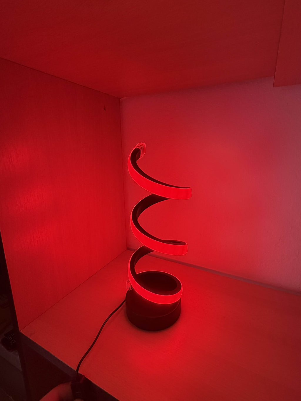 Lampă LED Smart RGB Spirală – Design Modern