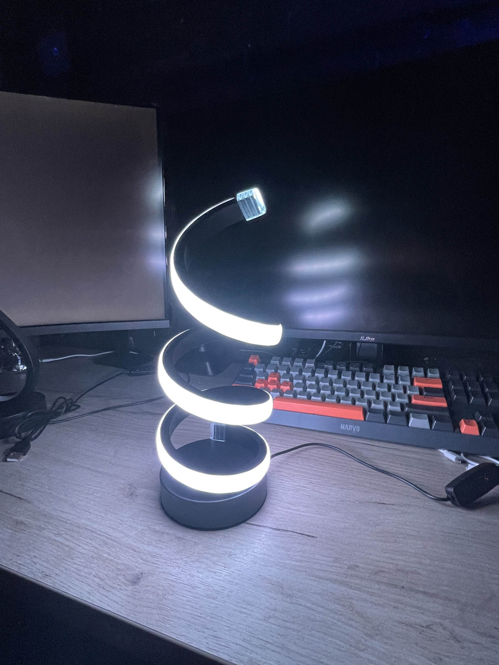 Lampă LED Smart RGB Spirală – Design Modern